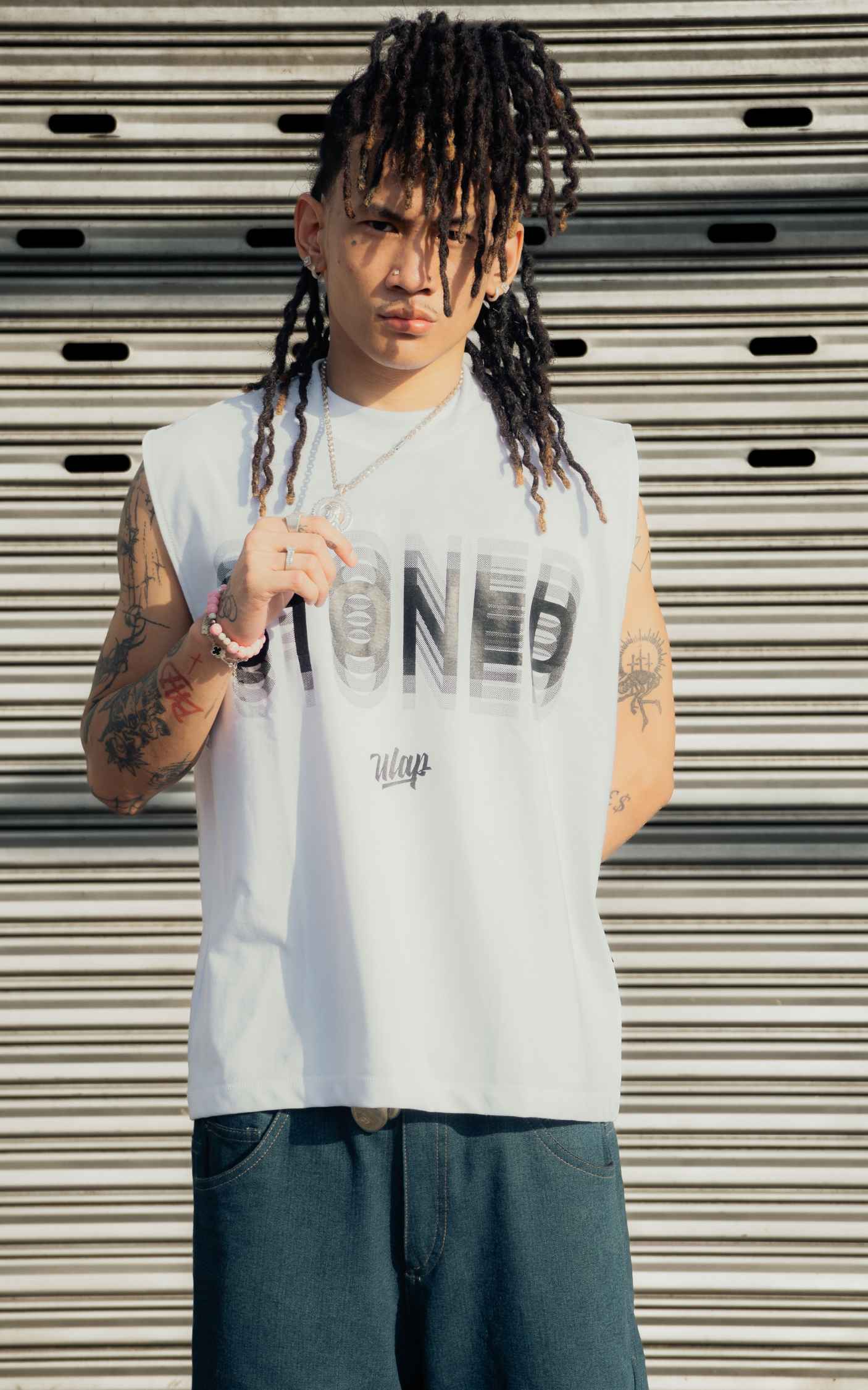 WHITE MUSCLE TEE S1ONED