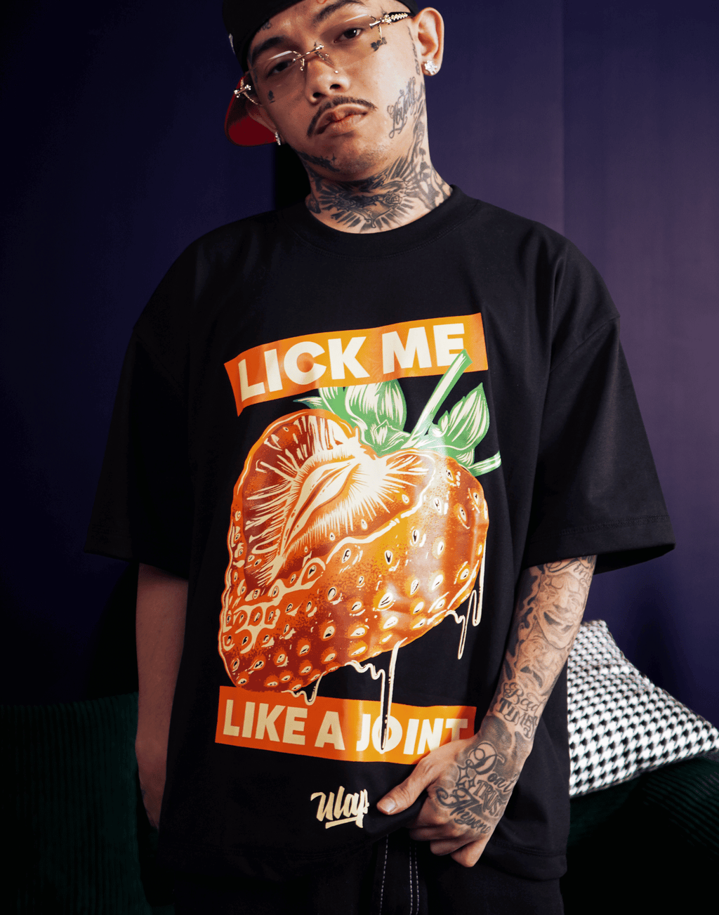 STRAWBERRY BLACK ( Oversized Black Box Fit T-shirt )